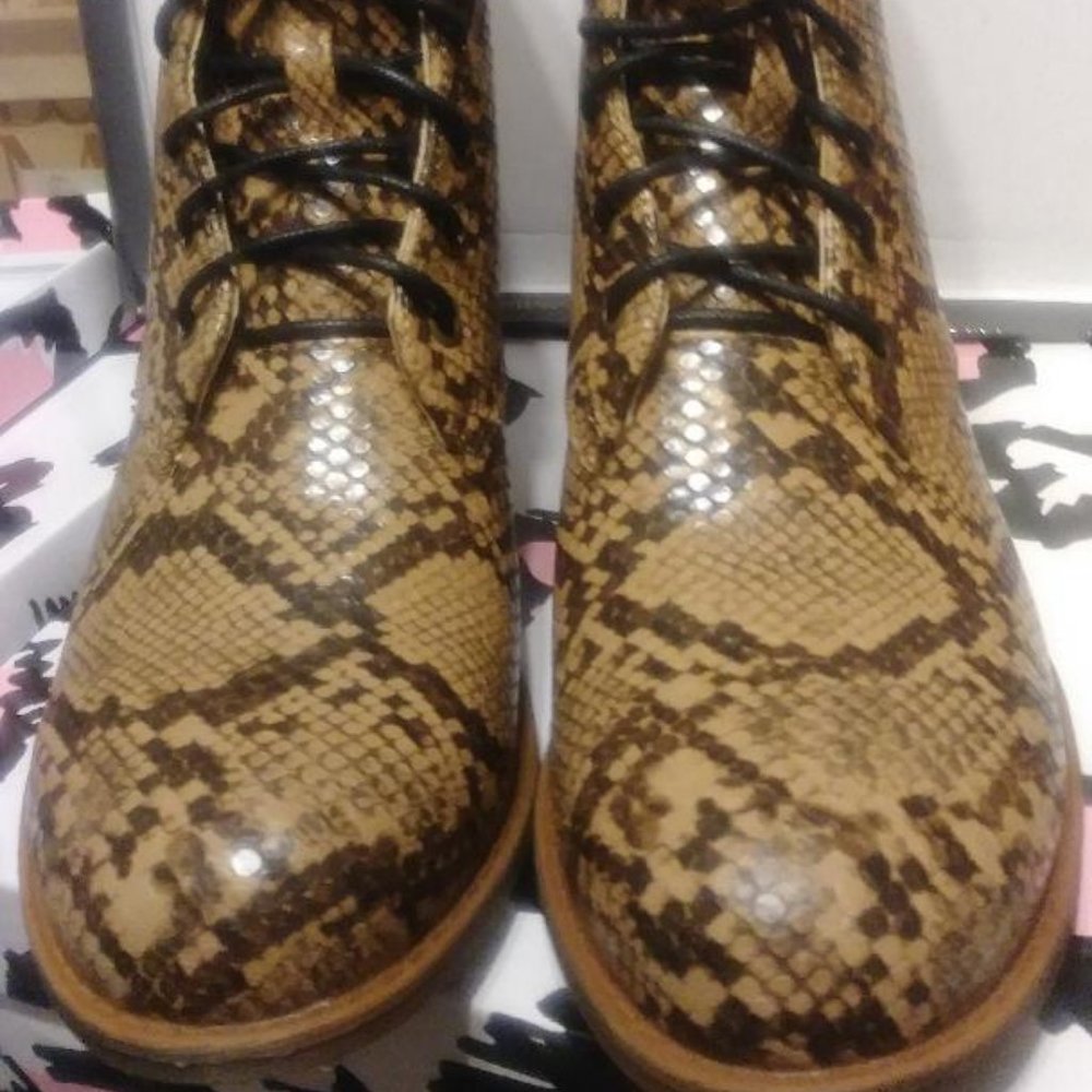 Mata Shoes AURORA Lace-up Combat Boots! Brown Faux Snakeskin size 7.5